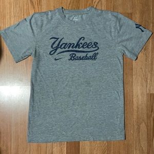 Boys size large Nike Yankees T-shirt